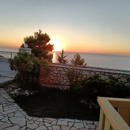 Deep Blue-daphne Apartment *