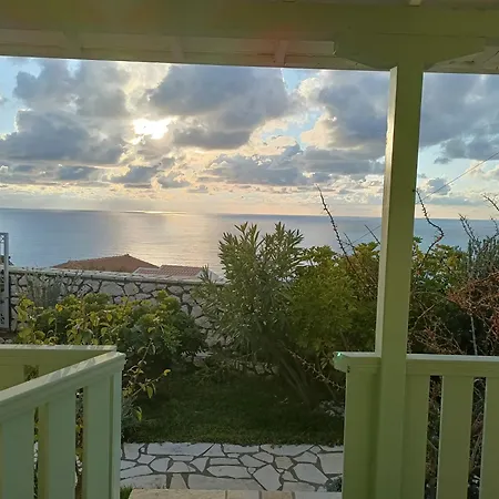 Deep Blue-daphne Apartment *