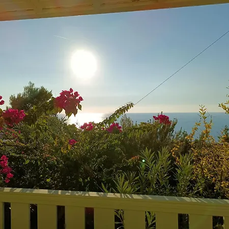 Deep Blue-daphne * Áyios Nikítas