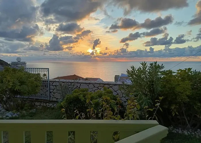 Deep Blue-daphne Áyios Nikítas