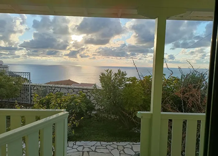 Deep Blue-daphne アパート *